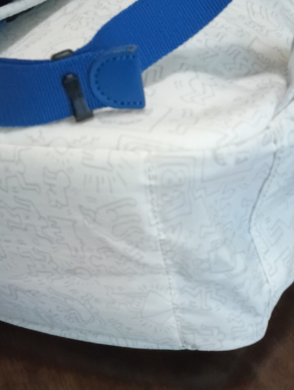 Kipling Backpack NWOT White Men's/ Womens Backpack with Red Graphic - Picture 10 of 13